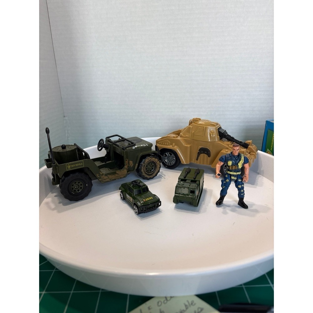 Military Army Toy Lot Sky Devils Jeep Tank Missile Launcher Action Figure 5pc